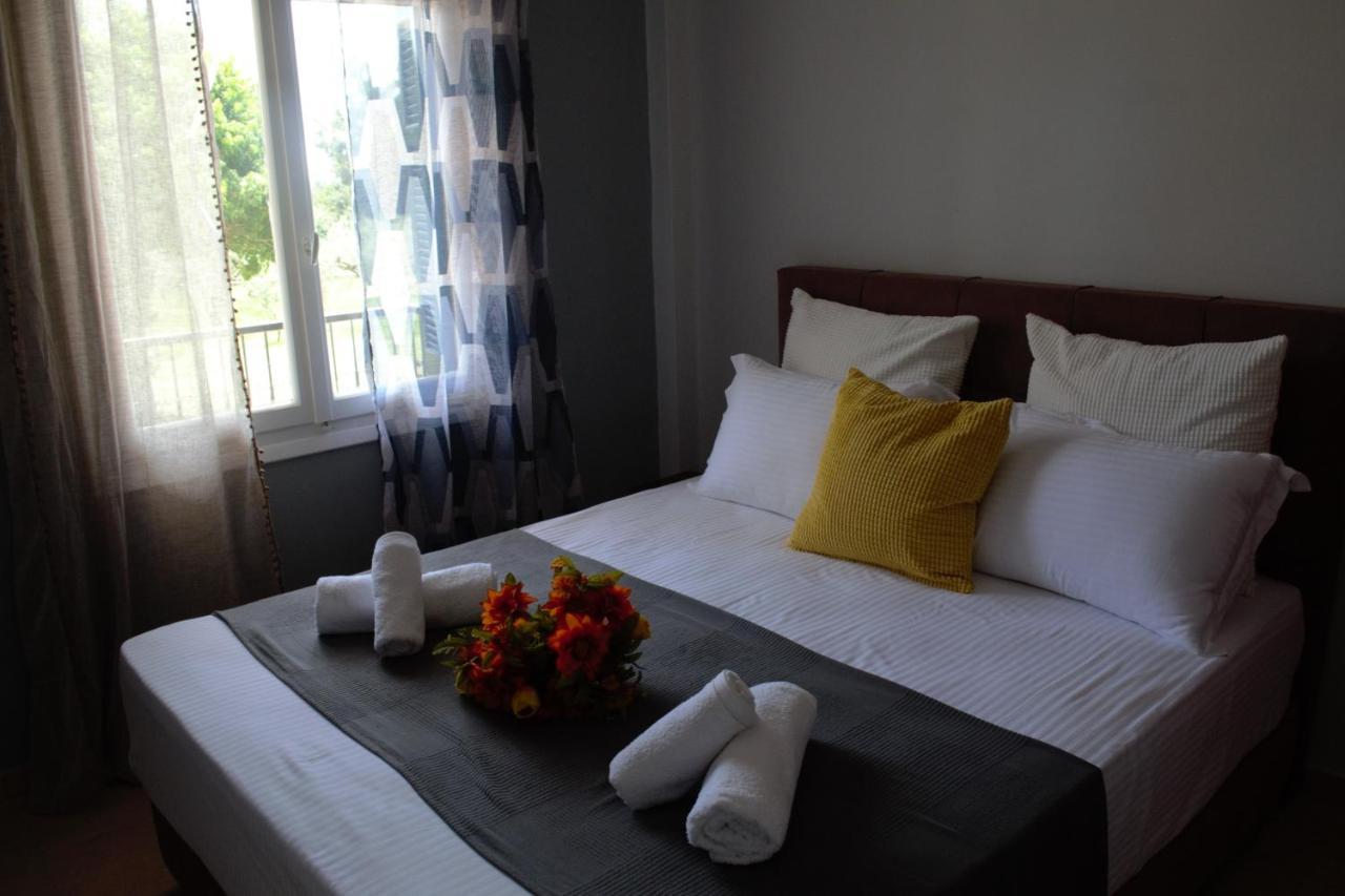 Olivemare Holidays Nea Iraklia Exterior photo